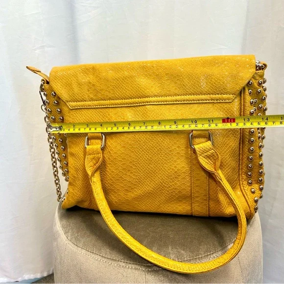 Yellow studded snakeskin-textured faux leather handbag gold-tone chain straps - Picture 5 of 14